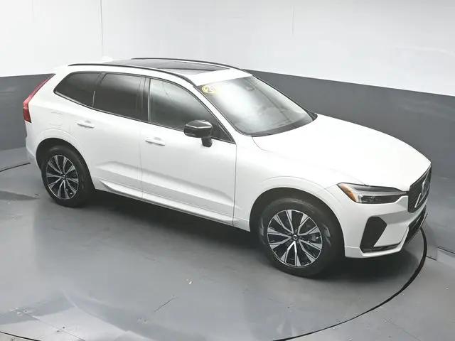 2024 Volvo XC60 B5 Core Dark Theme