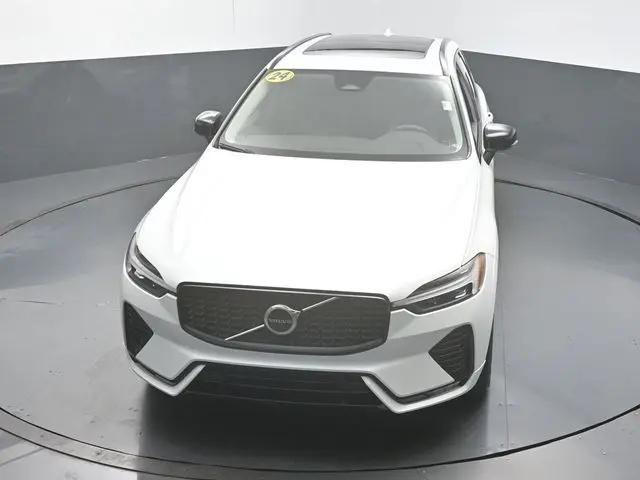 2024 Volvo XC60 B5 Core Dark Theme