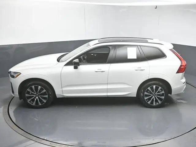 2024 Volvo XC60 B5 Core Dark Theme