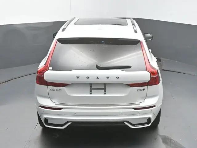 2024 Volvo XC60 B5 Core Dark Theme