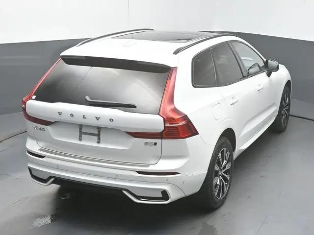 2024 Volvo XC60 B5 Core Dark Theme