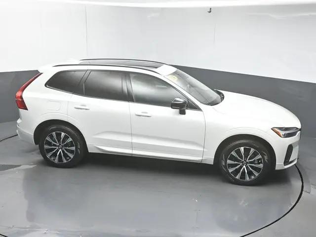 2024 Volvo XC60 B5 Core Dark Theme