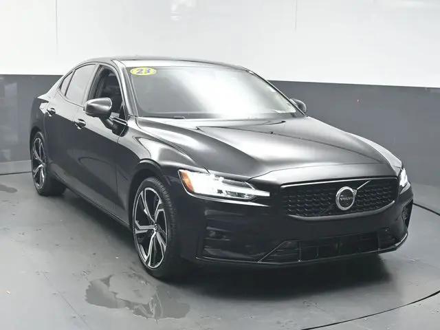 2023 Volvo S60 B5 Plus Dark Theme