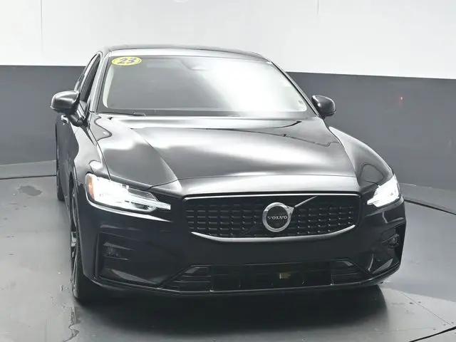 2023 Volvo S60 B5 Plus Dark Theme
