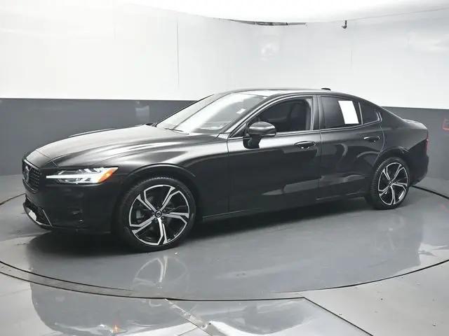 2023 Volvo S60 B5 Plus Dark Theme