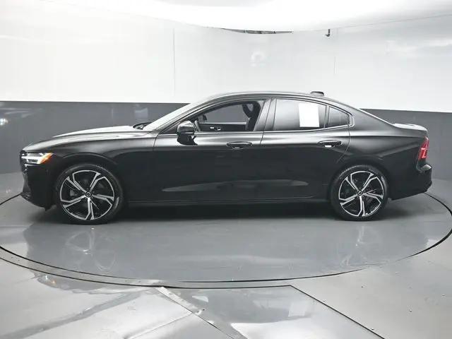 2023 Volvo S60 B5 Plus Dark Theme