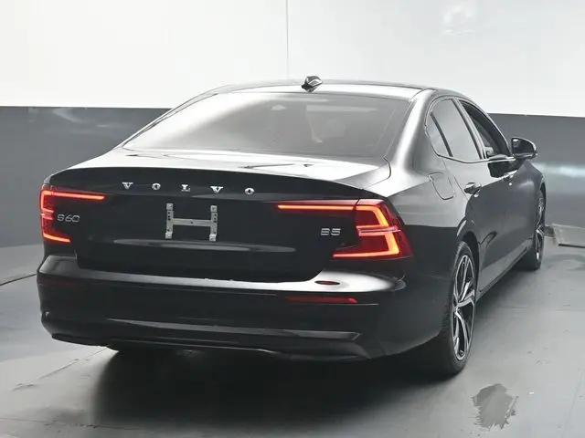 2023 Volvo S60 B5 Plus Dark Theme