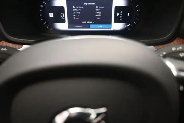 2023 Volvo S60 B5 Plus Dark Theme