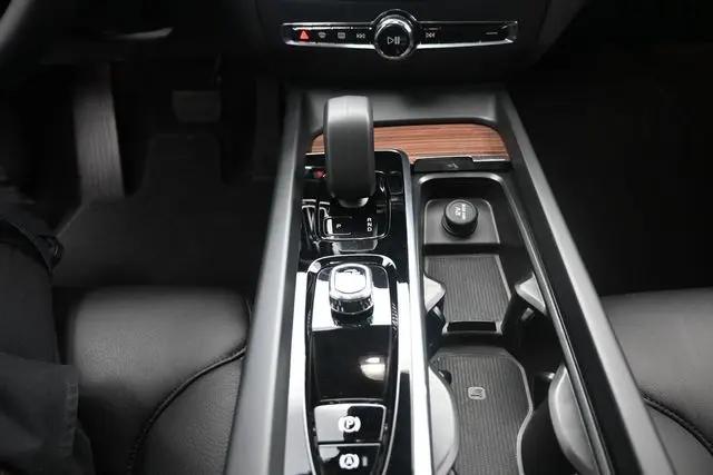 2023 Volvo S60 B5 Plus Dark Theme