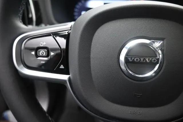 2023 Volvo S60 B5 Plus Dark Theme