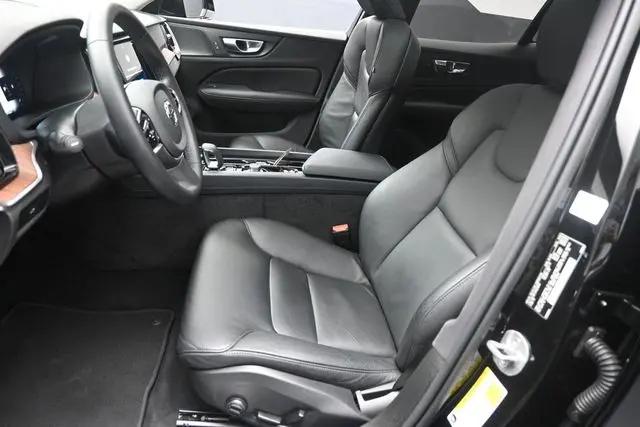 2023 Volvo S60 B5 Plus Dark Theme
