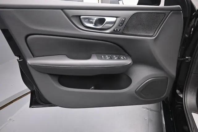 2023 Volvo S60 B5 Plus Dark Theme