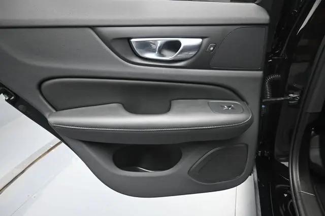 2023 Volvo S60 B5 Plus Dark Theme