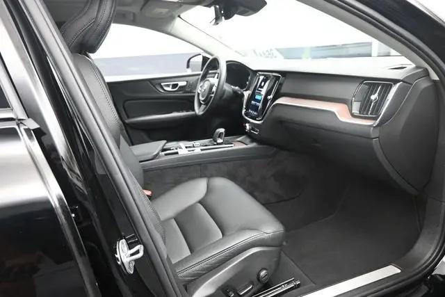 2023 Volvo S60 B5 Plus Dark Theme