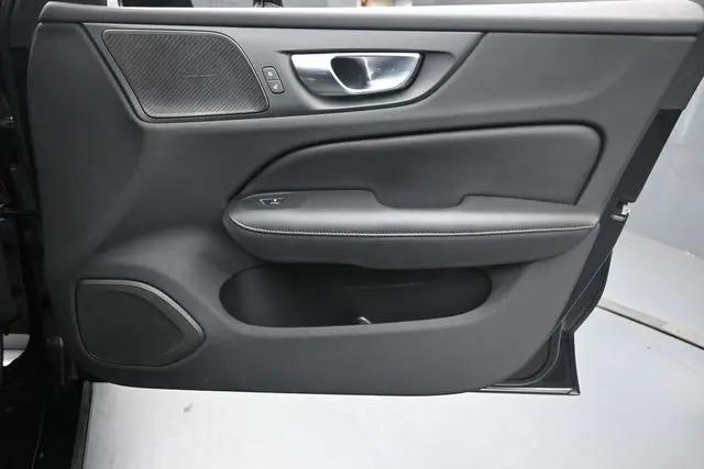2023 Volvo S60 B5 Plus Dark Theme