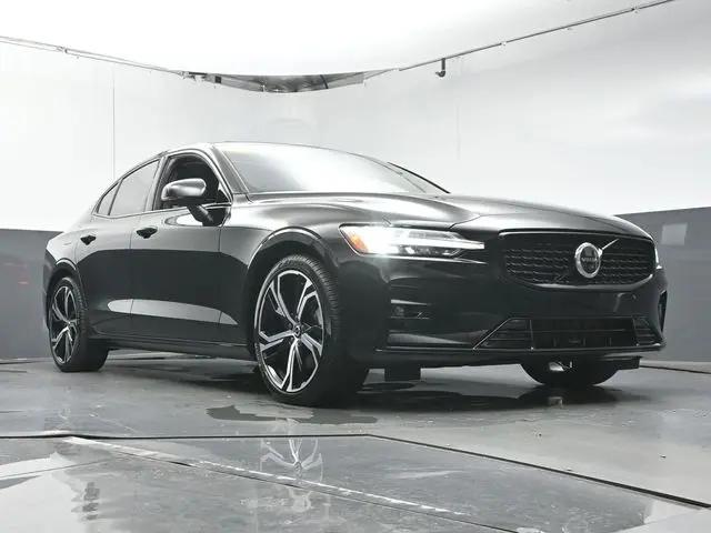 2023 Volvo S60 B5 Plus Dark Theme