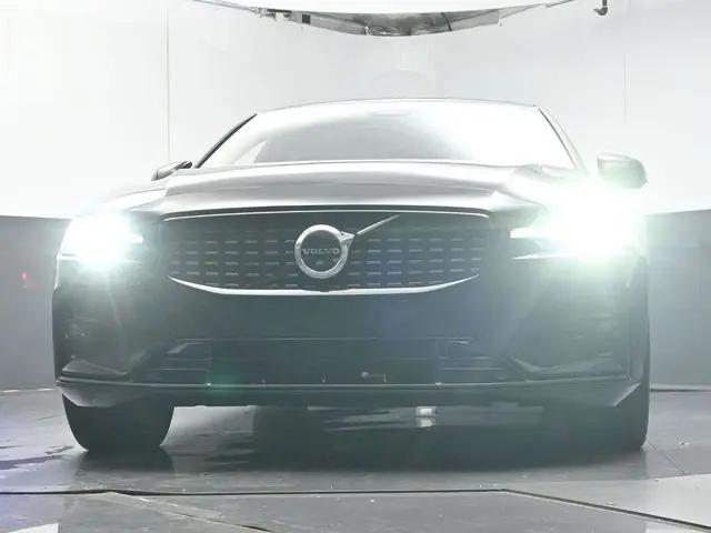 2023 Volvo S60 B5 Plus Dark Theme
