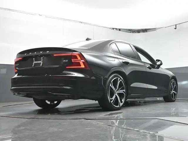 2023 Volvo S60 B5 Plus Dark Theme
