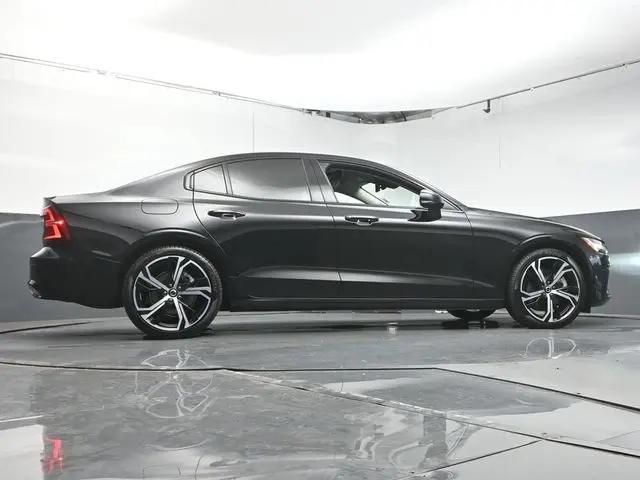 2023 Volvo S60 B5 Plus Dark Theme