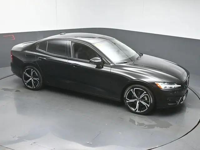 2023 Volvo S60 B5 Plus Dark Theme