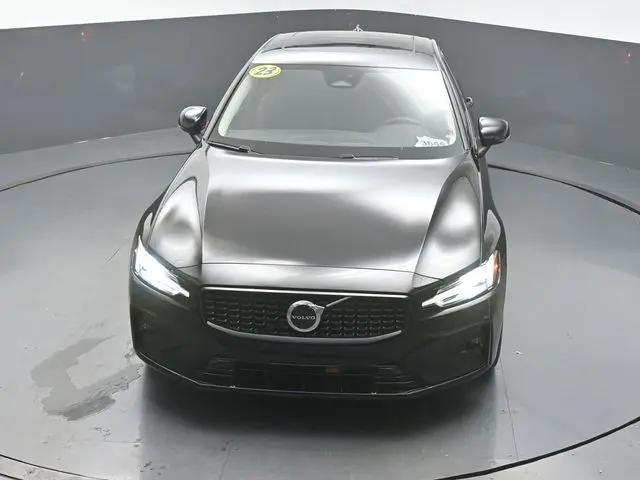 2023 Volvo S60 B5 Plus Dark Theme