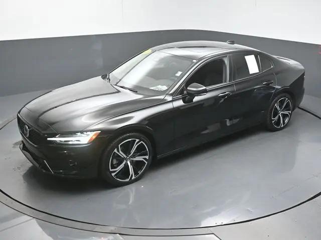 2023 Volvo S60 B5 Plus Dark Theme