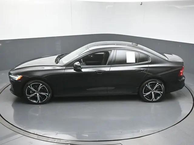 2023 Volvo S60 B5 Plus Dark Theme
