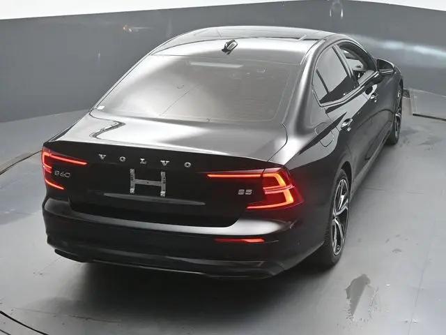 2023 Volvo S60 B5 Plus Dark Theme