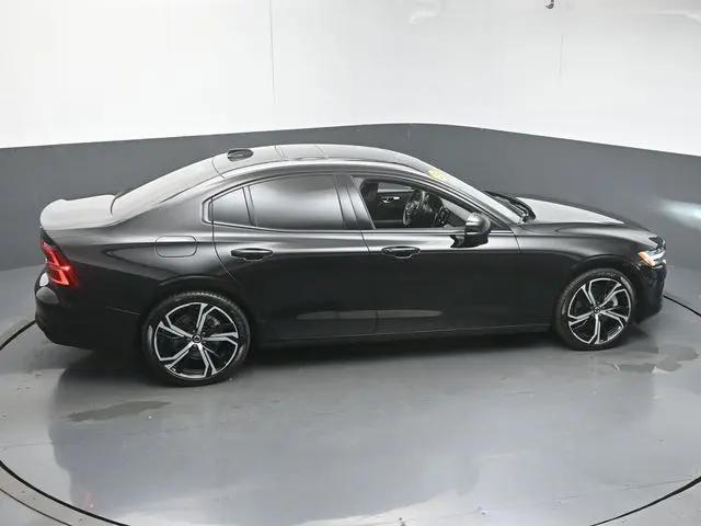 2023 Volvo S60 B5 Plus Dark Theme