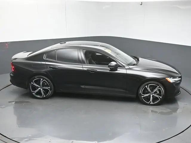 2023 Volvo S60 B5 Plus Dark Theme