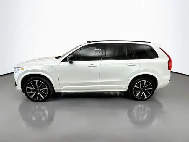 2023 Volvo XC90 Recharge T8 Ultimate Dark Theme 7-Seater