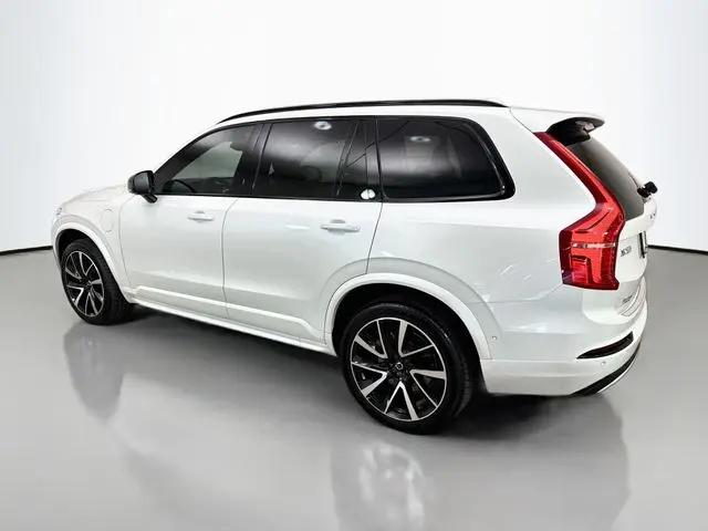 2023 Volvo XC90 Recharge T8 Ultimate Dark Theme 7-Seater