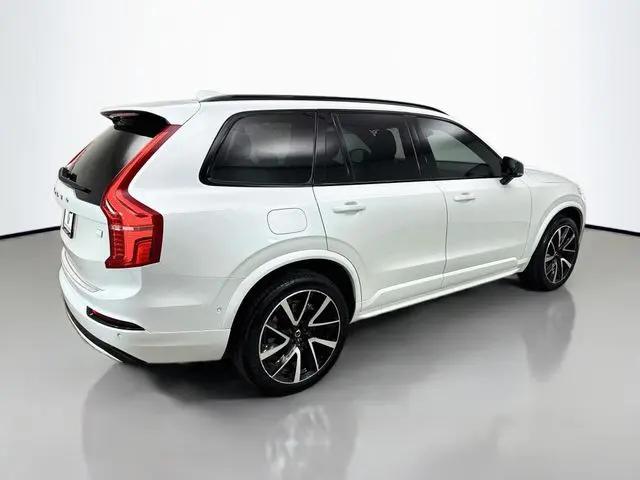2023 Volvo XC90 Recharge T8 Ultimate Dark Theme 7-Seater