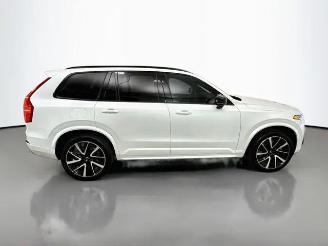 2023 Volvo XC90 Recharge T8 Ultimate Dark Theme 7-Seater