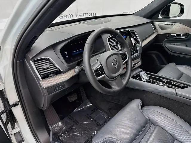 2023 Volvo XC90 Recharge T8 Ultimate Dark Theme 7-Seater