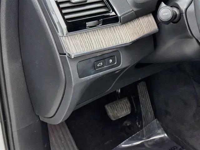 2023 Volvo XC90 Recharge T8 Ultimate Dark Theme 7-Seater