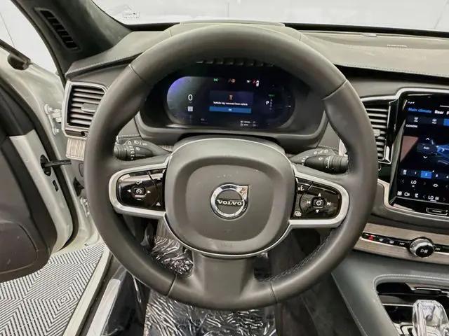 2023 Volvo XC90 Recharge T8 Ultimate Dark Theme 7-Seater
