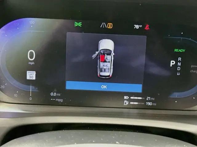 2023 Volvo XC90 Recharge T8 Ultimate Dark Theme 7-Seater