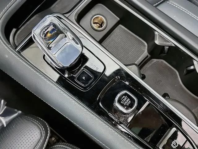 2023 Volvo XC90 Recharge T8 Ultimate Dark Theme 7-Seater