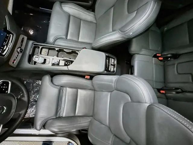 2023 Volvo XC90 Recharge T8 Ultimate Dark Theme 7-Seater
