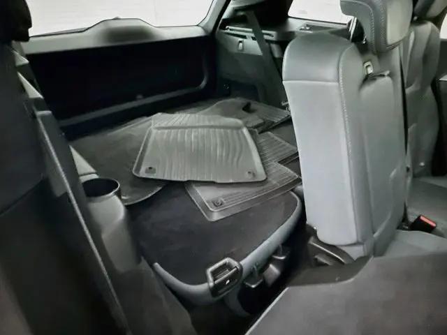 2023 Volvo XC90 Recharge T8 Ultimate Dark Theme 7-Seater
