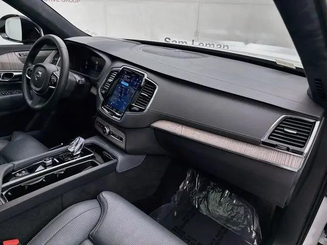 2023 Volvo XC90 Recharge T8 Ultimate Dark Theme 7-Seater
