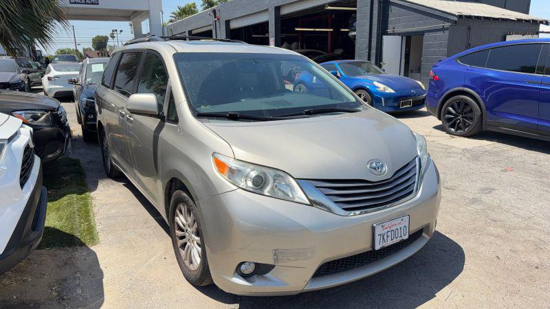 2015 Toyota Sienna XLE 8 Passenger for sale in Azusa, CA
