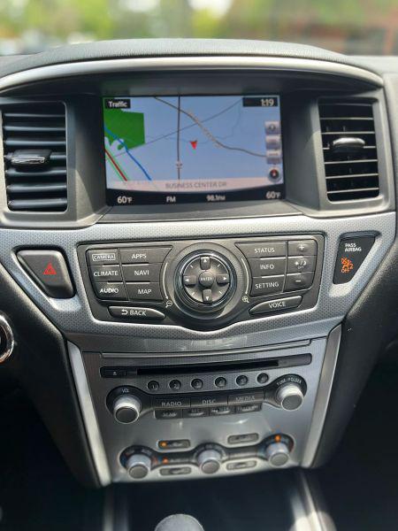 2017 Nissan Pathfinder SL