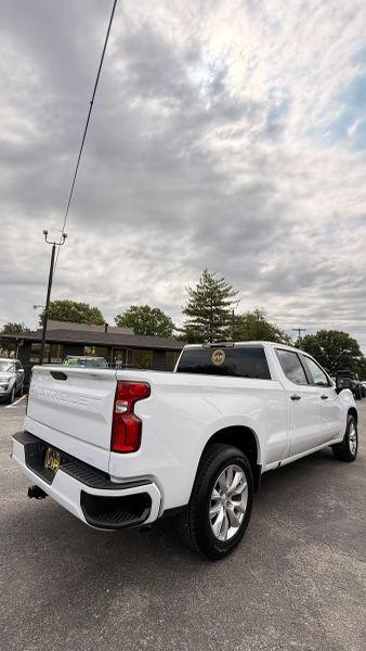2022 Chevrolet Silverado 1500 4WD Crew Cab Standard Bed Custom