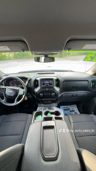 2022 Chevrolet Silverado 1500 4WD Crew Cab Standard Bed Custom