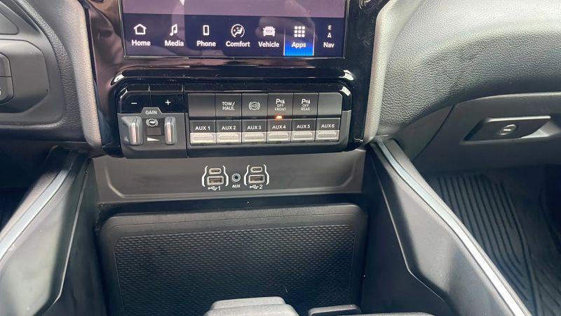 2025 Ram 3500 Big Horn Crew Cab 4x4 8' Box