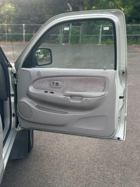 2002 Toyota Tacoma Base V6