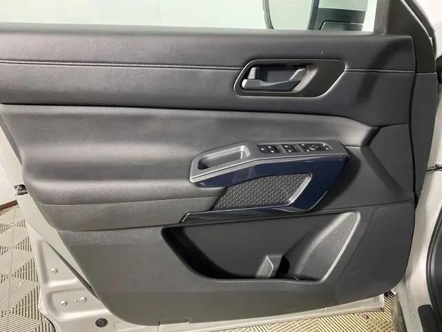 2025 Nissan Pathfinder SV FWD