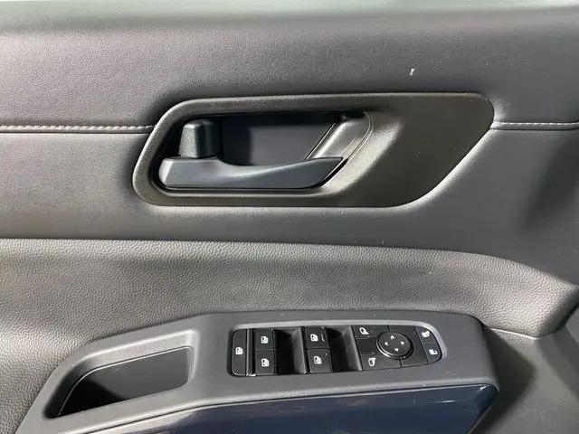 2025 Nissan Pathfinder SV FWD